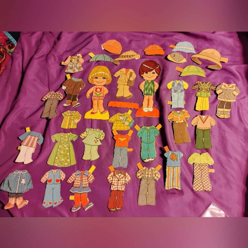 Vintage 1976 Lowe Paper Dolls Jeannie & Gene
